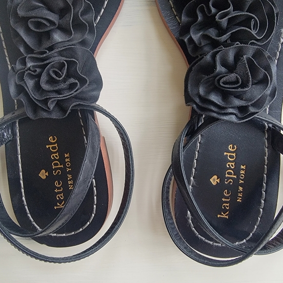Kate Spade Women's Caryl Rose Flower T-Strap Flat Sandals | Black | Size 7 - Picture 7 of 10